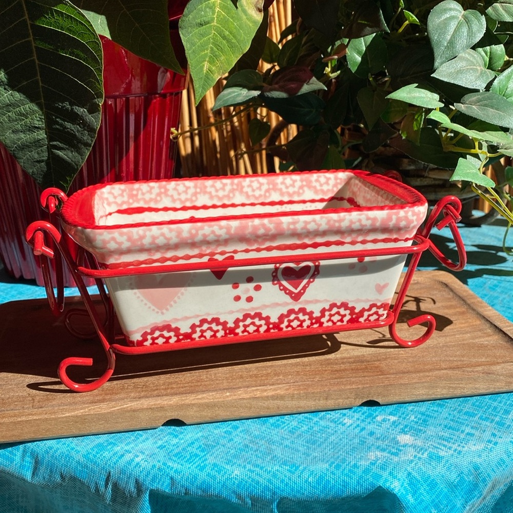 temptations mini loaf pan, pattern is Old World Romance.